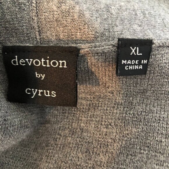 Devotion by Cyrus Cardigan - Picture 2 of 7